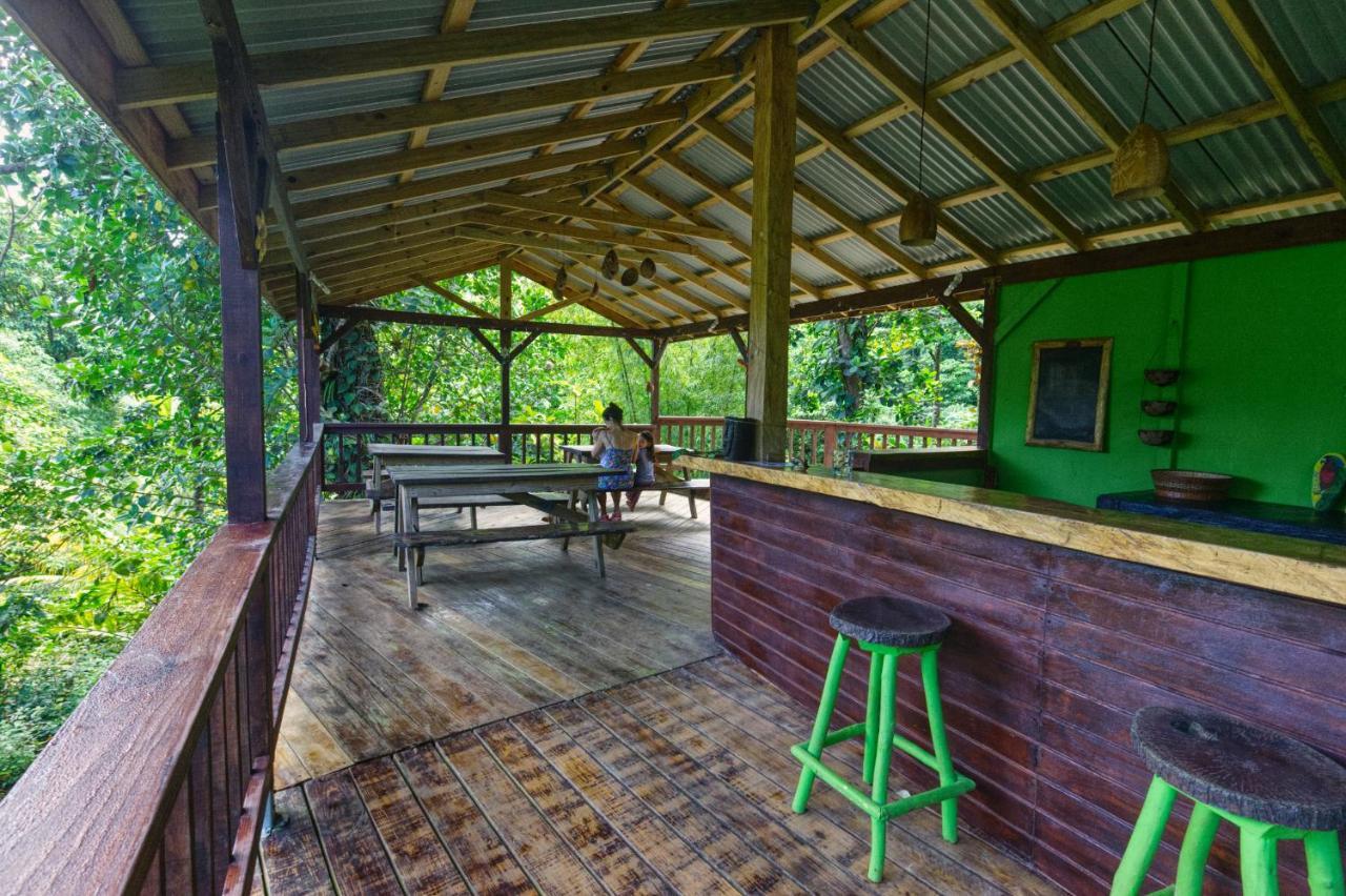 Roots Jungle Retreat Vila Marigot Exterior foto
