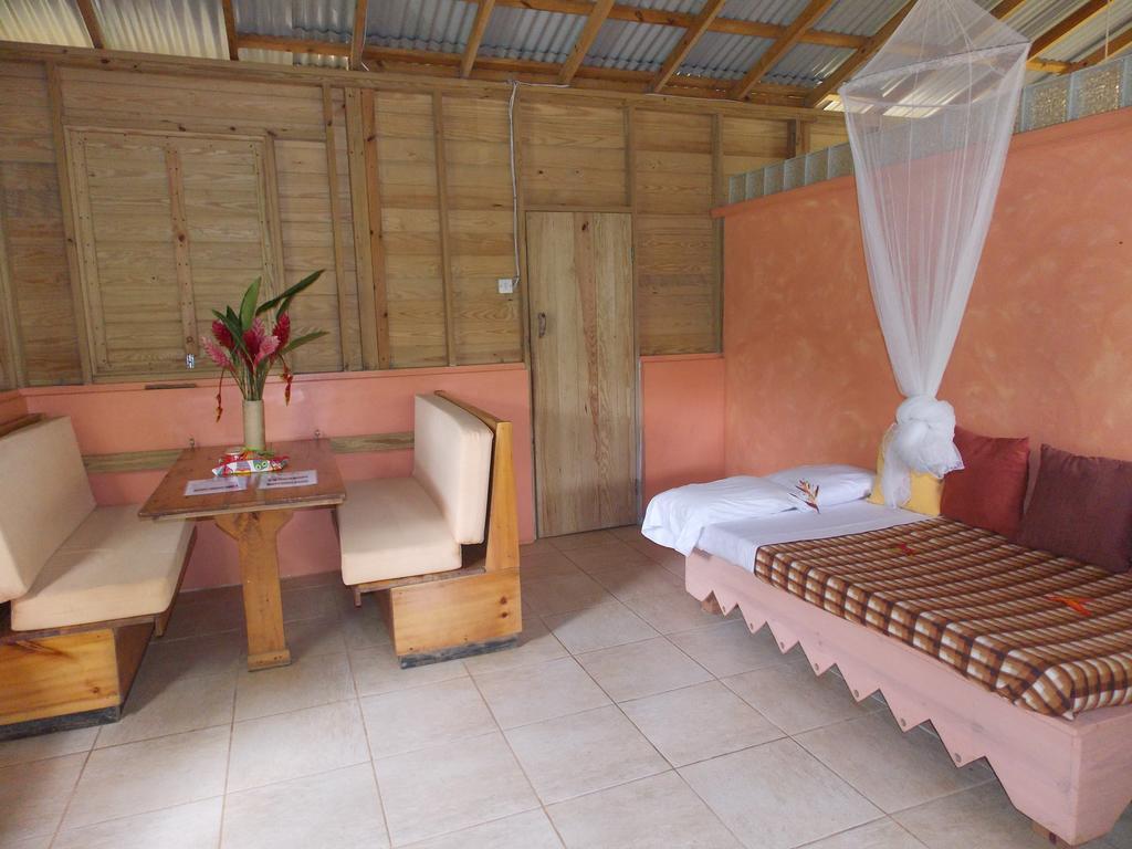 Roots Jungle Retreat Vila Marigot Exterior foto