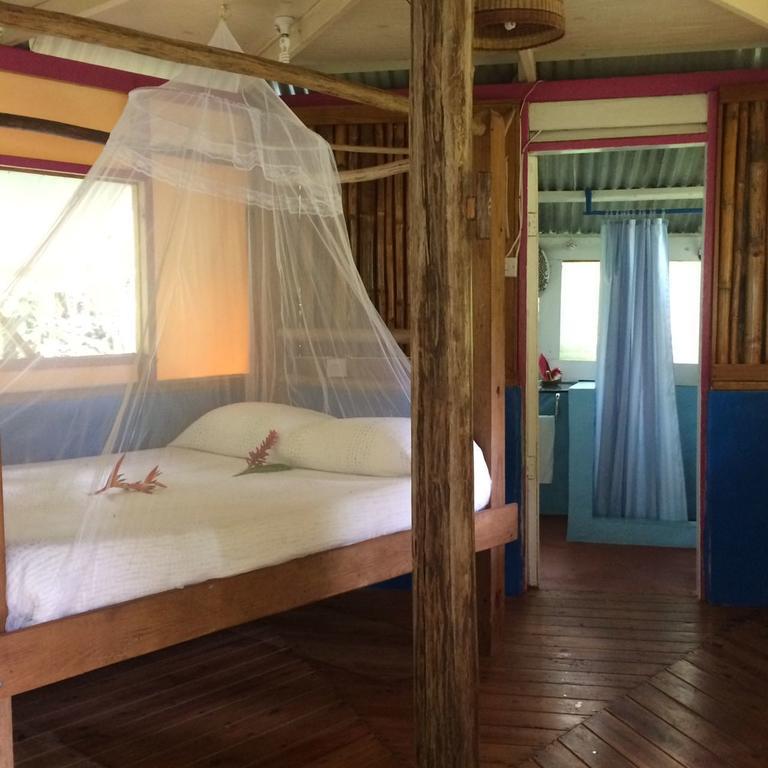 Roots Jungle Retreat Vila Marigot Exterior foto